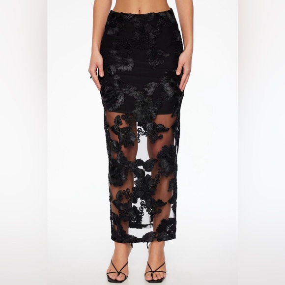 NWT Women’s Dynamite Black Sheer Floral Lace Maxi Skirt in Size Medium - Picture 1 of 9
